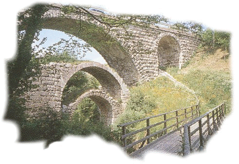 Il vecchio ponte in pietra